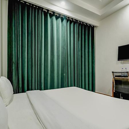 Townhouse Skylight Near Medanta Hospital Hotel Гургаон Екстериор снимка