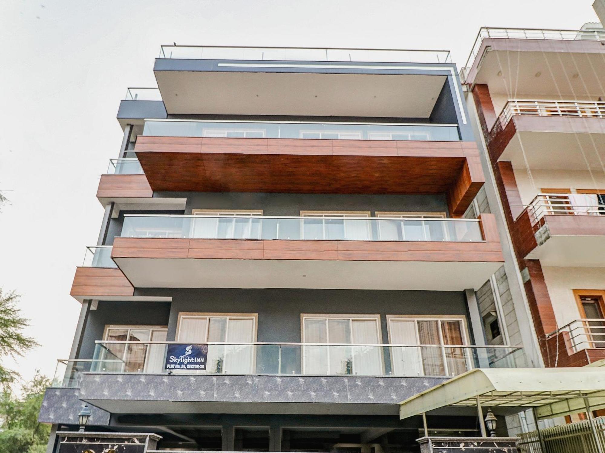 Townhouse Skylight Near Medanta Hospital Hotel Гургаон Екстериор снимка