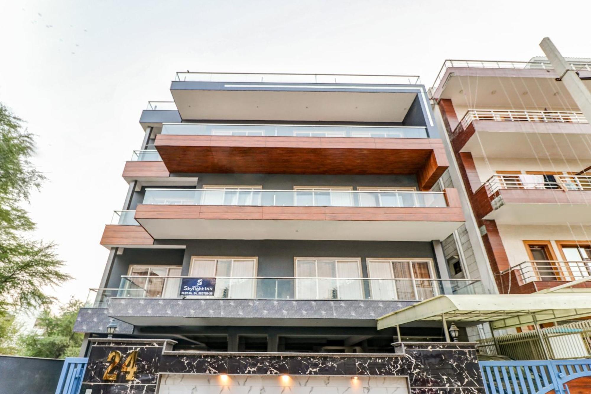 Townhouse Skylight Near Medanta Hospital Hotel Гургаон Екстериор снимка