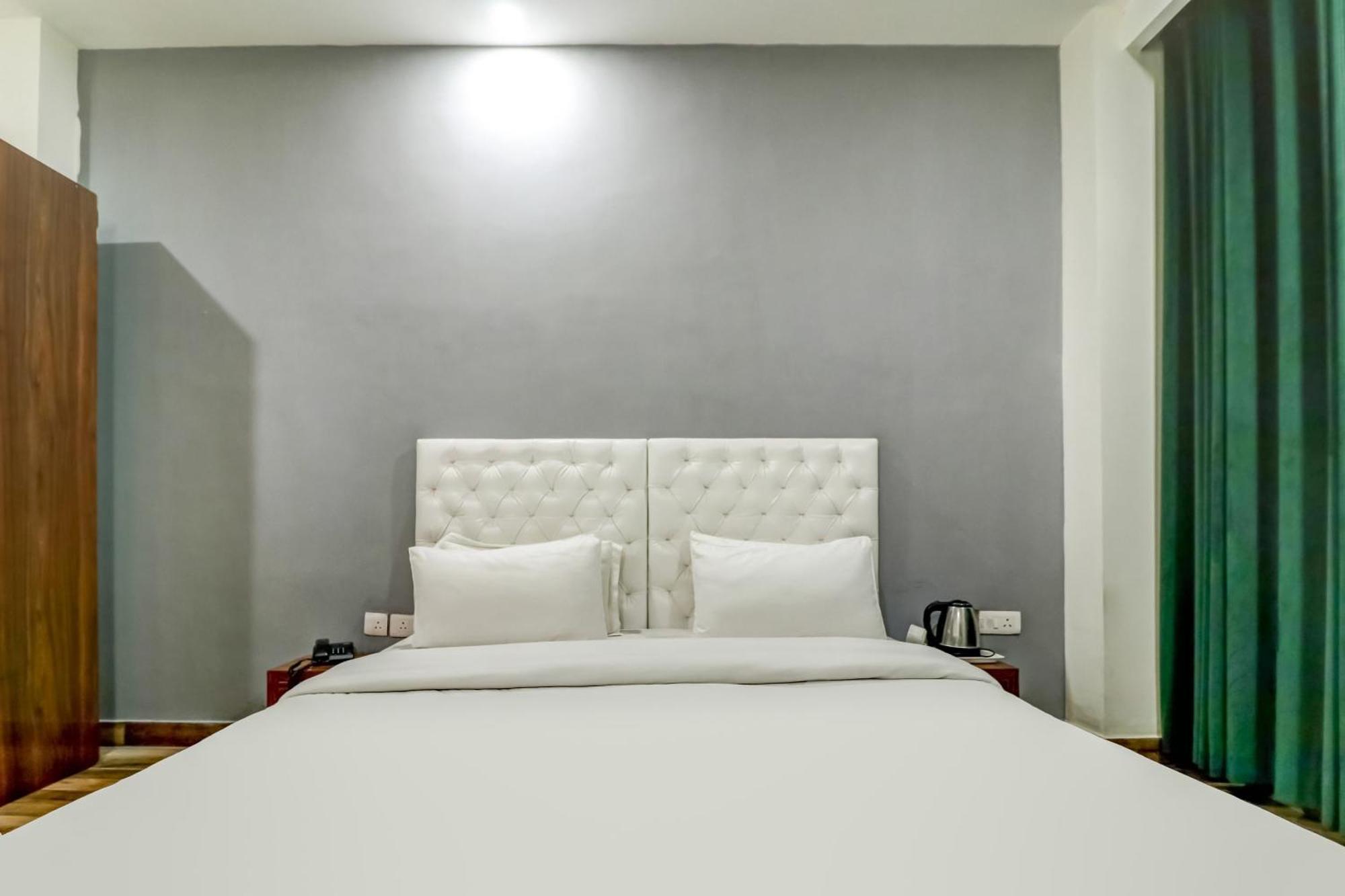 Townhouse Skylight Near Medanta Hospital Hotel Гургаон Екстериор снимка
