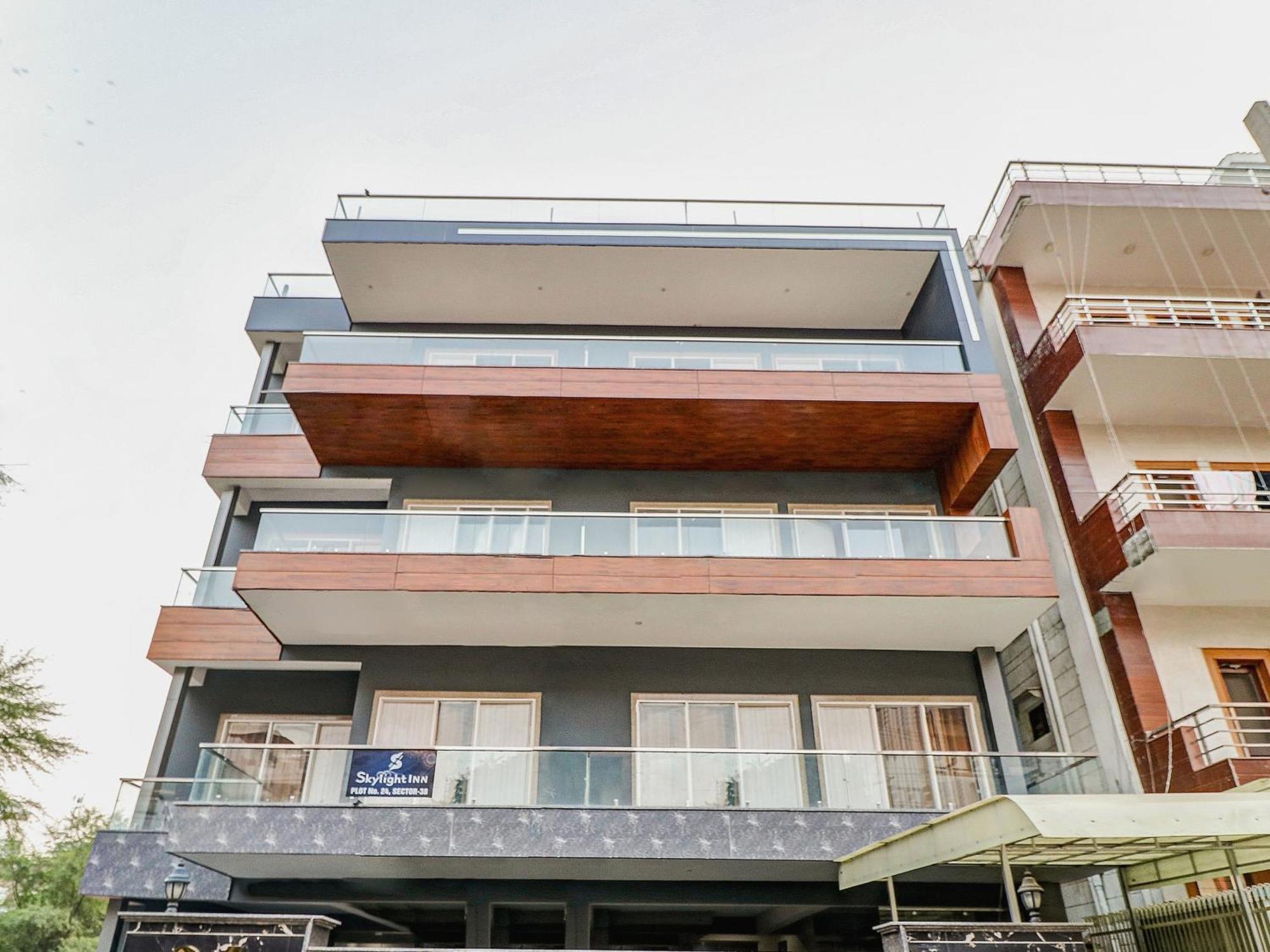 Townhouse Skylight Near Medanta Hospital Hotel Гургаон Екстериор снимка