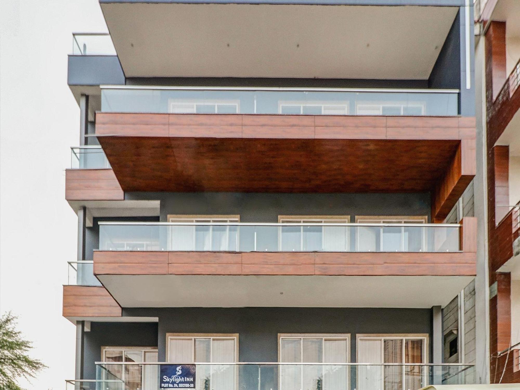 Townhouse Skylight Near Medanta Hospital Hotel Гургаон Екстериор снимка