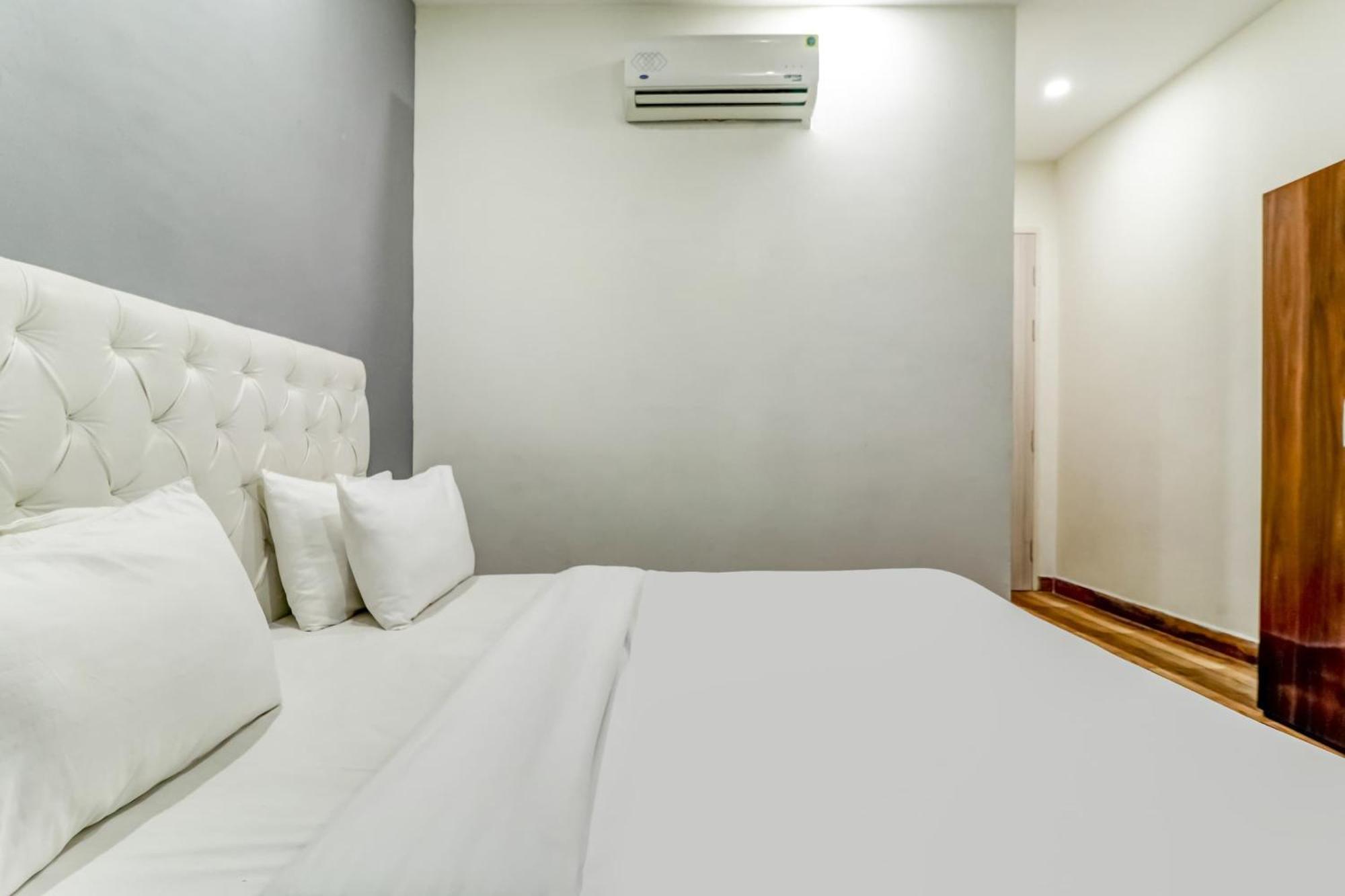 Townhouse Skylight Near Medanta Hospital Hotel Гургаон Екстериор снимка