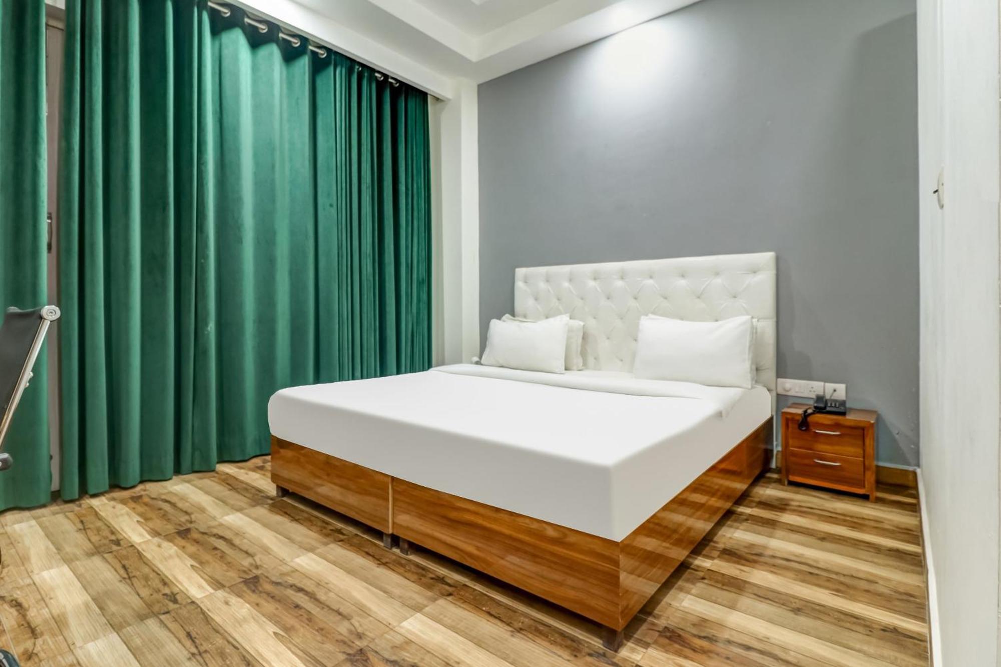 Townhouse Skylight Near Medanta Hospital Hotel Гургаон Екстериор снимка