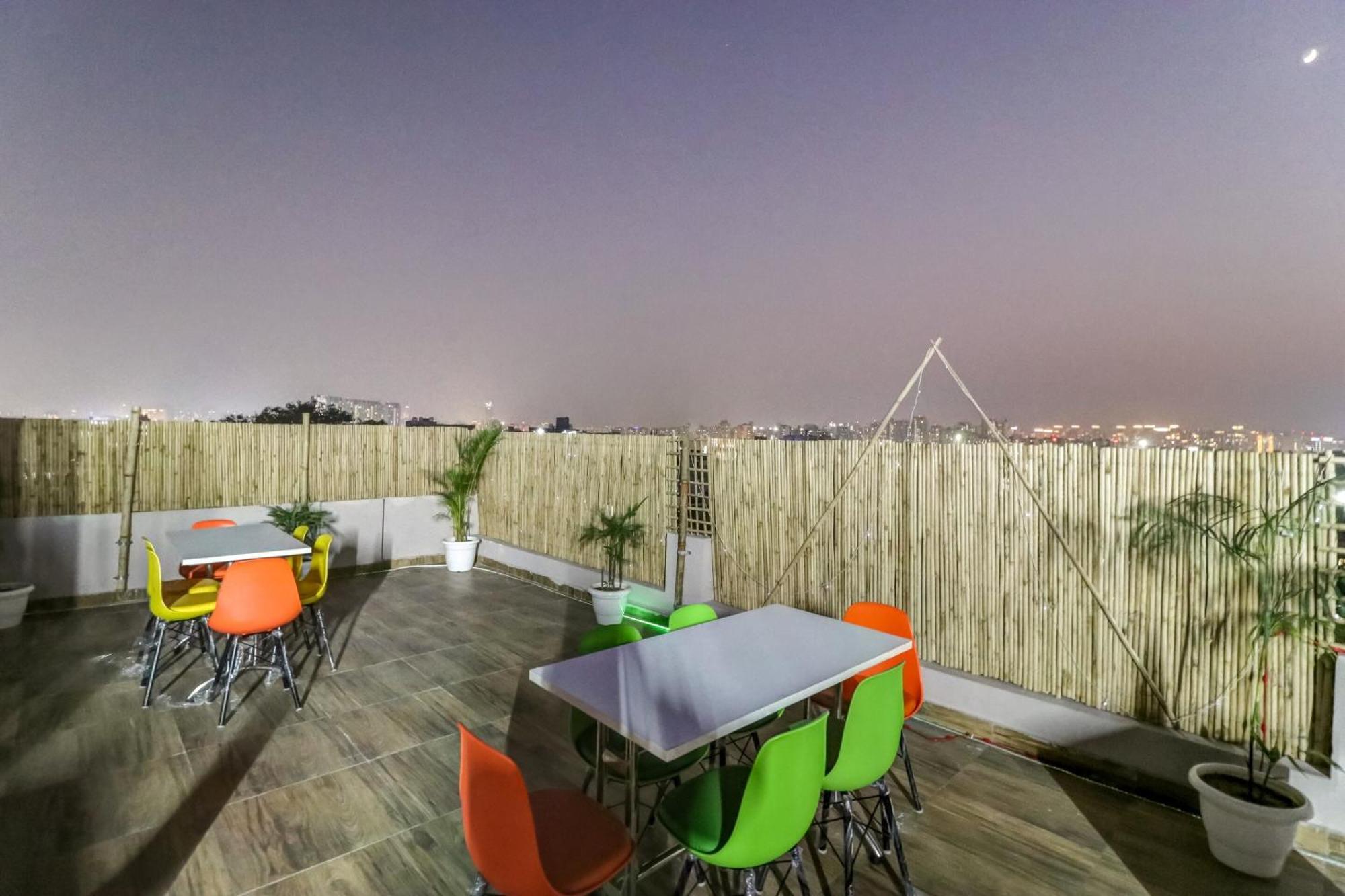 Townhouse Skylight Near Medanta Hospital Hotel Гургаон Екстериор снимка