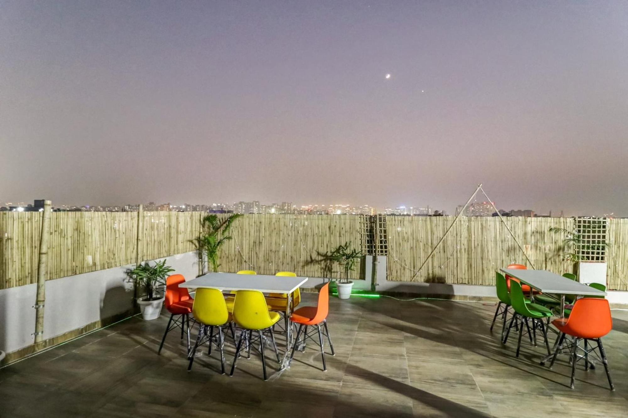 Townhouse Skylight Near Medanta Hospital Hotel Гургаон Екстериор снимка