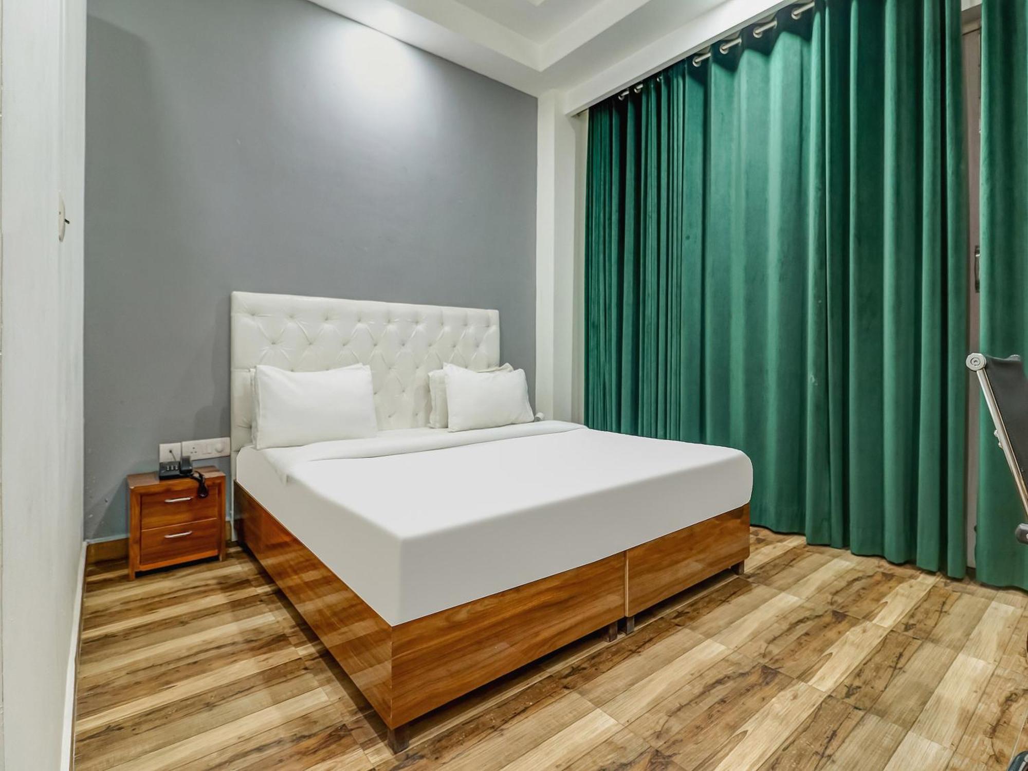 Townhouse Skylight Near Medanta Hospital Hotel Гургаон Екстериор снимка