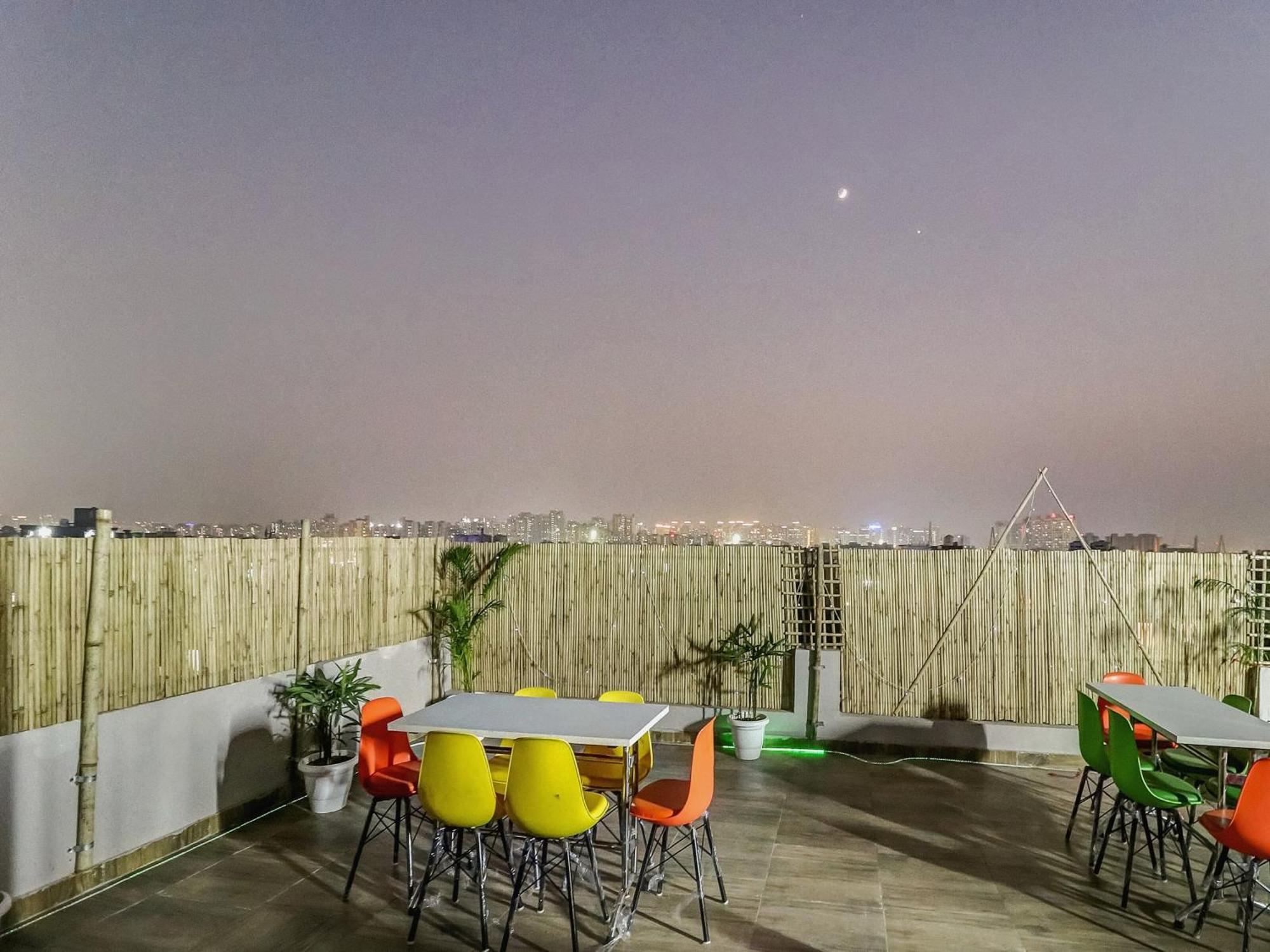 Townhouse Skylight Near Medanta Hospital Hotel Гургаон Екстериор снимка